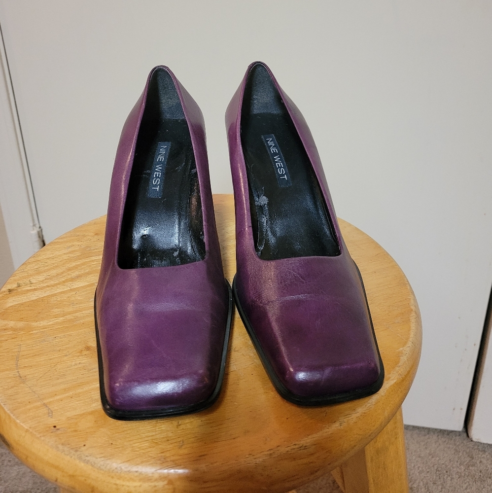 Leather nine west pumps!!